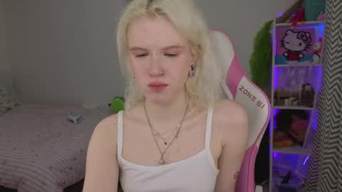 Mia online show from 04-27-26, 03:26