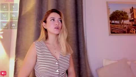 Snapshot of mia_white11 chatting on 10-30-25, 01:01 Mia White online show from 10-30-25, 01:01