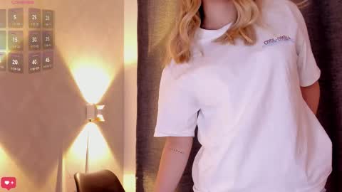 Snapshot of mia_white11 chatting on 11-01-25, 12:51 Mia White online show from 11-01-25, 12:51