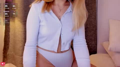 Snapshot of mia_white11 chatting on 12-01-25, 12:54 Mia White online show from 12-01-25, 12:54