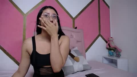 Mia online show from 12-03-25, 11:52