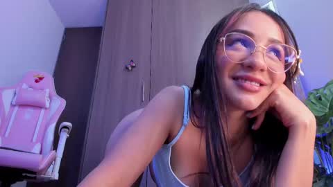 Snapshot of miaa_06 chatting on 02-20-25, 05:33 mia  nicolle online show from 02-20-25, 05:33
