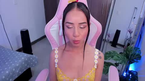 Snapshot of miaa_06 chatting on 03-05-25, 04:34 mia  nicolle online show from 03-05-25, 04:34