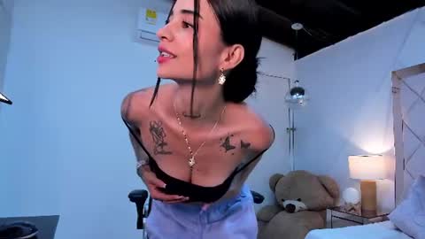 Mia  online show from 06-19-26, 01:26