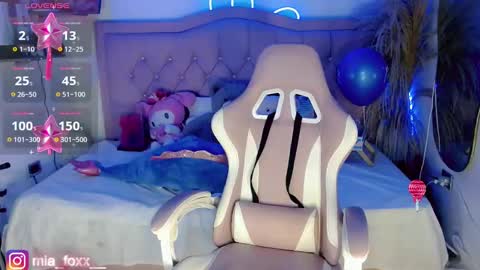 Mia online show from 10-31-25, 10:33