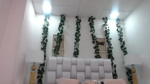 Snapshot of miaa_gh1 chatting on 05-12-26, 11:18 Mia online show from 05-12-26, 11:18