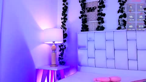 Snapshot of miaa_gh1 chatting on 05-28-26, 11:29 Mia online show from 05-28-26, 11:29