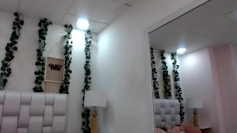 Snapshot of miaa_gh1 chatting on 05-31-26, 11:28 Mia online show from 05-31-26, 11:28