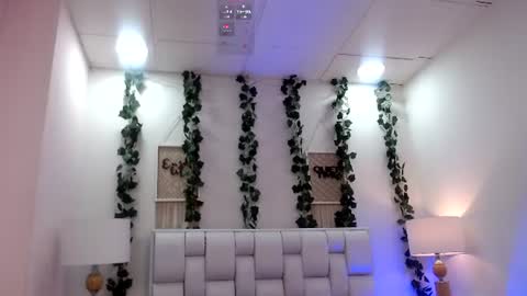 Snapshot of miaa_gh1 chatting on 06-10-26, 11:20 Mia online show from 06-10-26, 11:20