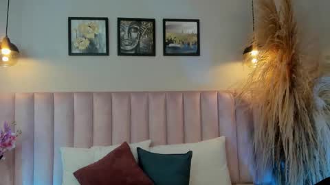 Snapshot of miaa_walker_ chatting on 12-16-25, 03:22 Mia online show from 12-16-25, 03:22