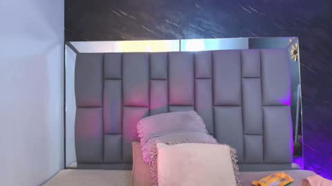 Mia online show from 11-13-25, 12:04