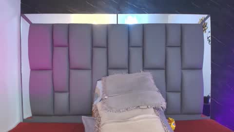 Mia online show from 01-14-26, 12:11