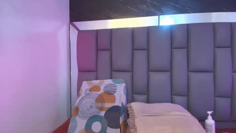 Mia online show from 02-06-26, 12:08