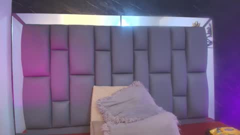 Mia online show from 02-21-26, 12:06