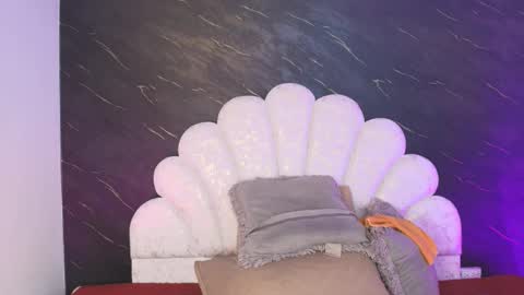 Mia online show from 03-17-26, 12:08