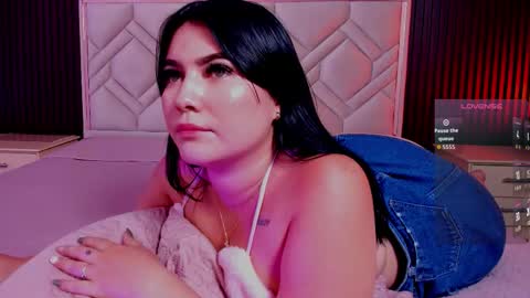Snapshot of miaafarrel chatting on 10-21-25, 07:36 Miaa Farrel online show from 10-21-25, 07:36