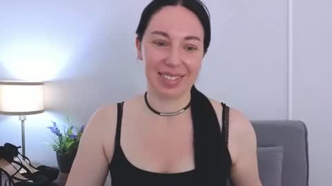 Mia online show from 06-05-26, 03:18