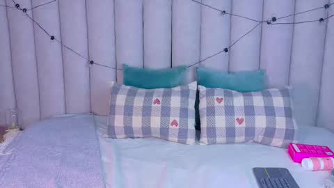 Snapshot of miaanderson__ chatting on 12-16-25, 07:41 miaanderson__ online show from 12-16-25, 07:41