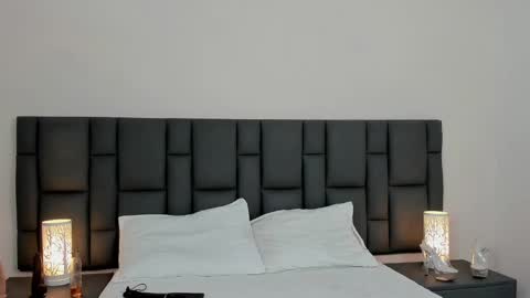 Snapshot of miaandmolly_ chatting on 01-08-25, 12:05 mia red hair molly short hair online show from 01-08-25, 12:05