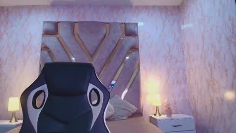 Im Miss Mia online show from 12-16-25, 08:03