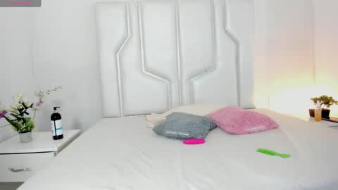 miaatorres_ online show from 04-17-26, 12:08