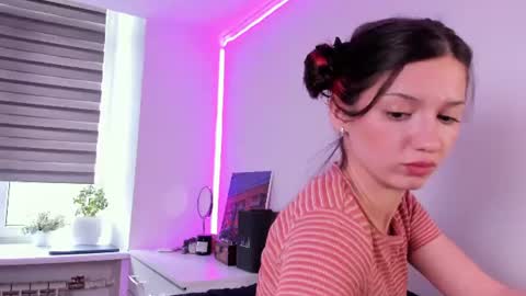 mia online show from 07-10-26, 03:58