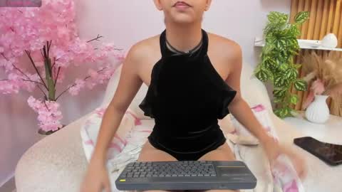 Mia online show from 04-28-26, 11:37