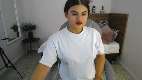 Miabloomm online show from 10-23-25, 03:28