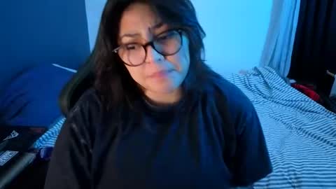 Mia online show from 04-25-26, 01:19