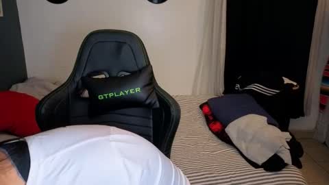 Mia online show from 04-26-26, 01:58