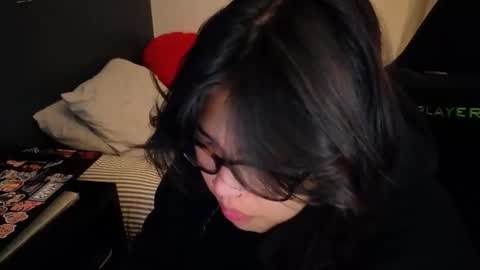 Mia online show from 04-29-26, 02:15