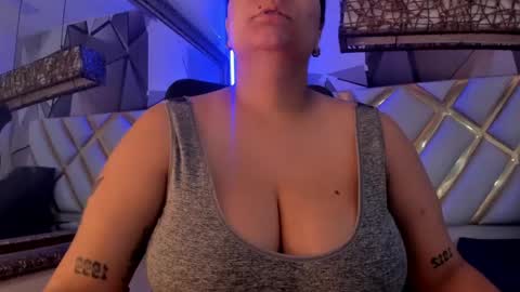 Snapshot of miacapucci1 chatting on 10-03-25, 02:52 online show from 10-03-25, 02:52