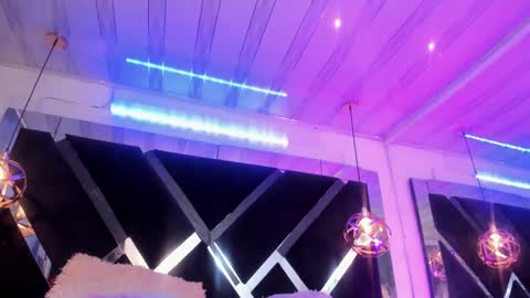 Mia online show from 11-11-25, 02:11