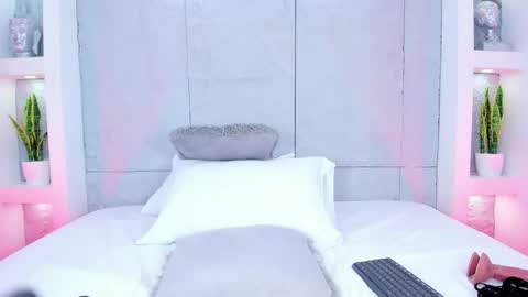 mia online show from 10-27-25, 05:50