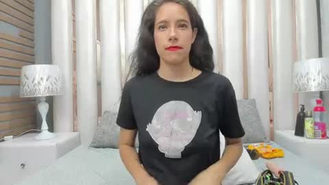 MiaCours online show from 06-20-26, 01:58