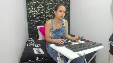 MiaCours online show from 06-21-26, 04:20