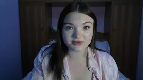 Snapshot of miacreami chatting on 05-08-26, 12:05 Mia online show from 05-08-26, 12:05