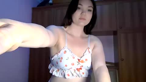 Snapshot of miacreami chatting on 05-12-26, 08:55 Mia online show from 05-12-26, 08:55