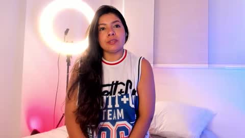 Snapshot of miadanielss chatting on 12-16-25, 03:17 IG Yojanagomez online show from 12-16-25, 03:17