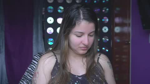 Snapshot of miadimota chatting on 05-03-26, 03:18 Mia online show from 05-03-26, 03:18