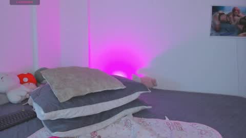 Mia Engels  online show from 04-07-26, 02:34