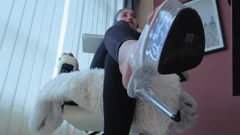 Snapshot of miafix chatting on 10-13-25, 04:07 Mia Carter Schedule 800 - 1430 gtm-5 online show from 10-13-25, 04:07