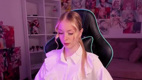 Snapshot of miagraces chatting on 09-17-25, 05:25 Mia online show from 09-17-25, 05:25