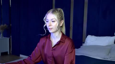 Snapshot of miagraces chatting on 09-18-25, 05:37 Mia online show from 09-18-25, 05:37