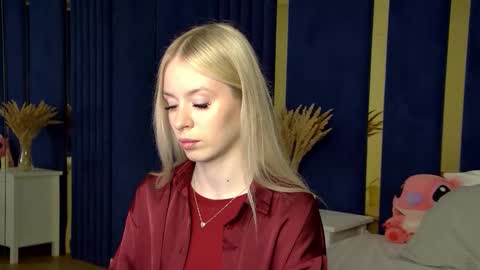 Mia online show from 11-11-25, 06:19