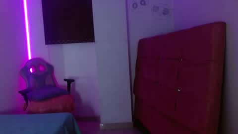 MIA VELEZ online show from 01-08-25, 02:57