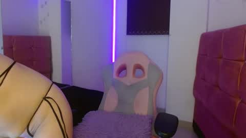 MIA VELEZ online show from 01-10-25, 03:18