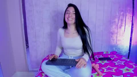 Mia online show from 03-06-26, 03:47