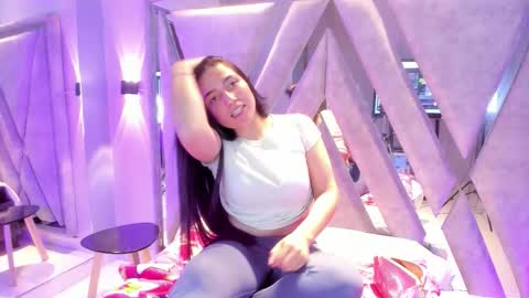 Mia online show from 03-08-26, 05:44