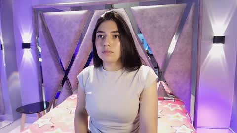 Mia online show from 03-11-26, 01:39